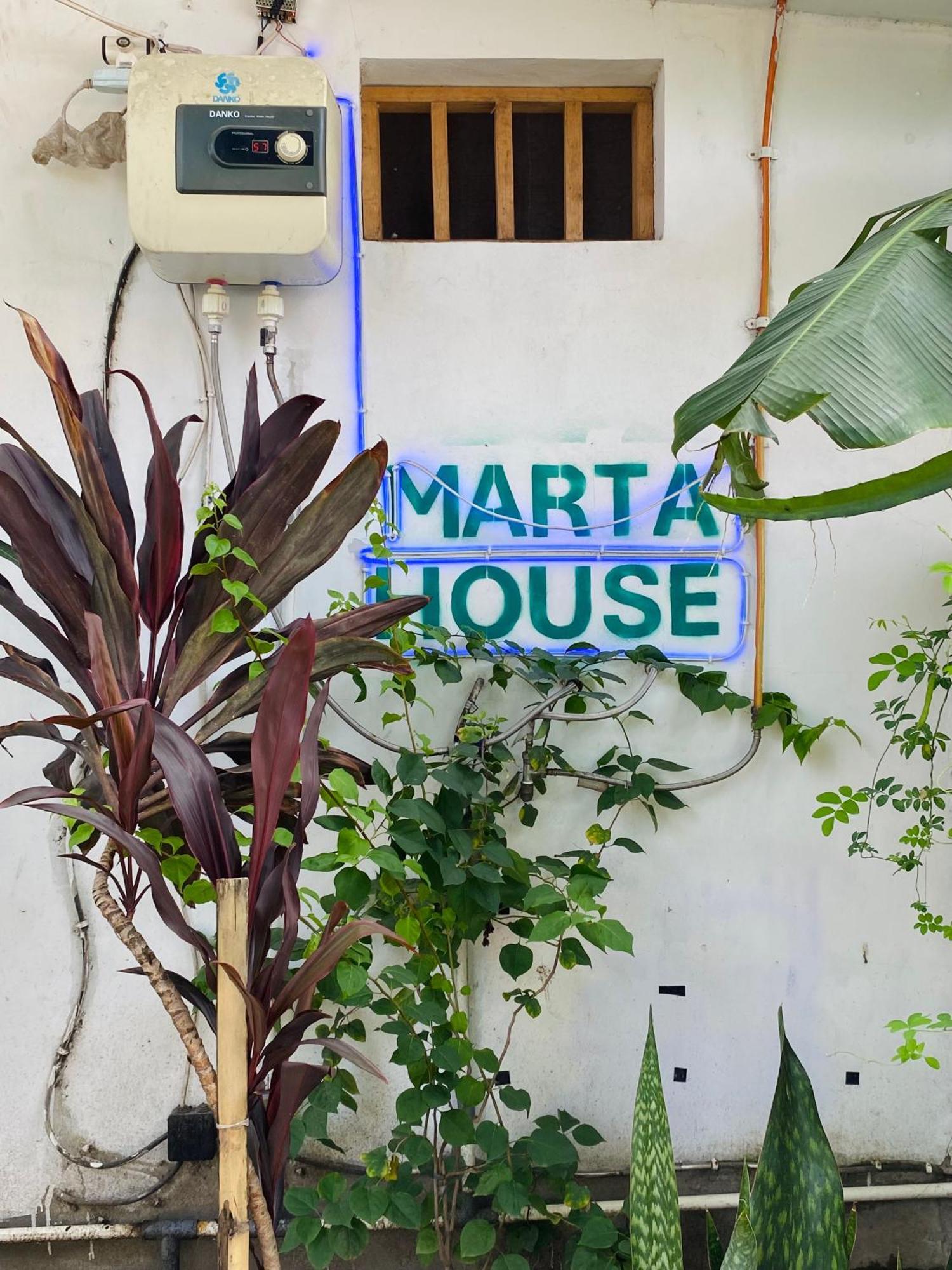 Отель Marta House Гили-Эйр Экстерьер фото